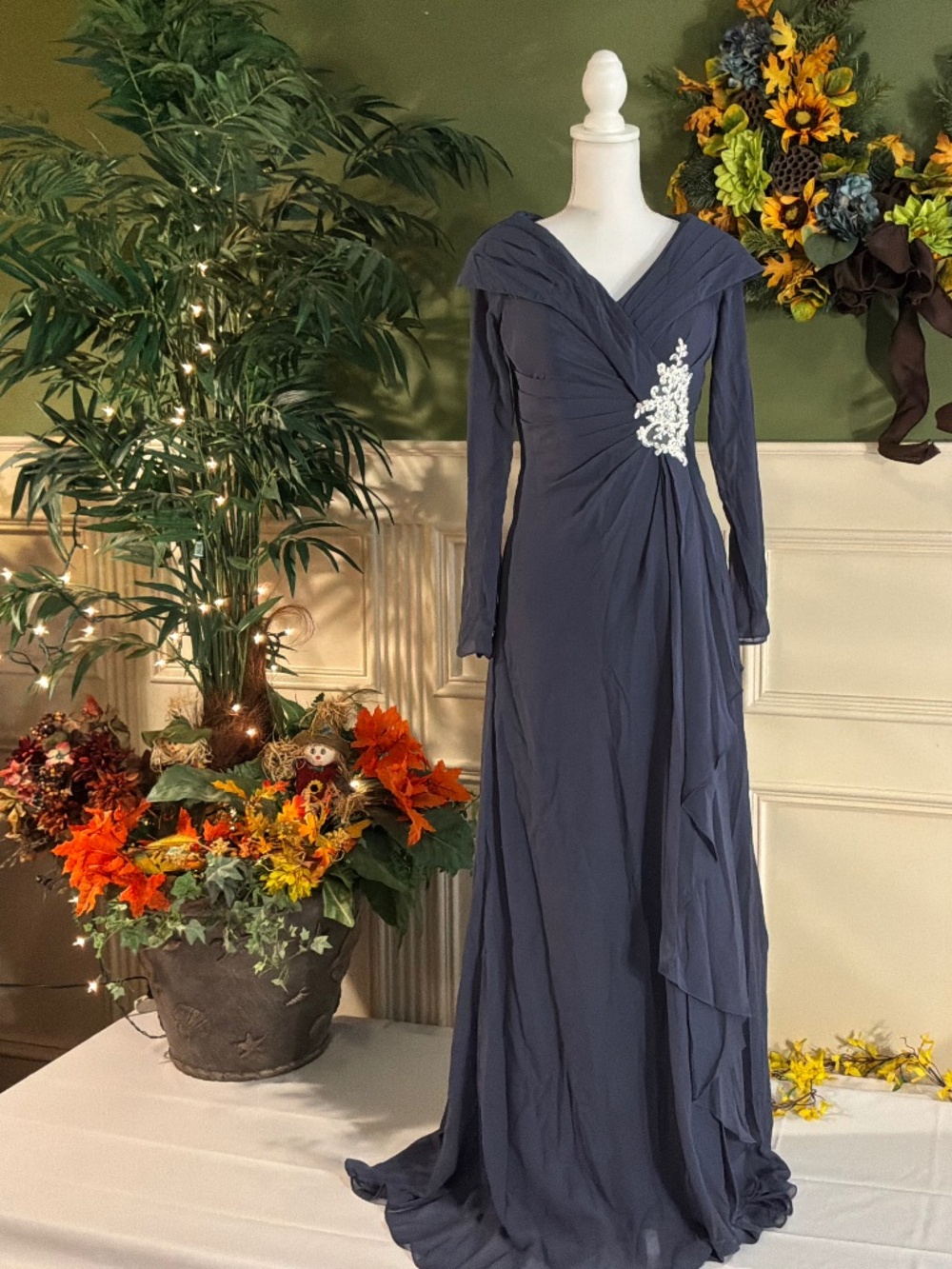 Formal blue dress with sleeves